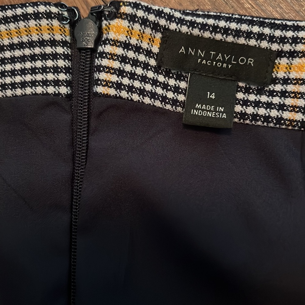 Ann Taylor 14 - Picture 3 of 5